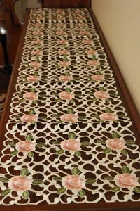 Elegantly embroidered top quality table runners for furniture and home deco - Bild 1 von 2