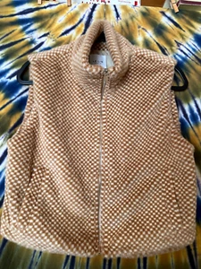 LE LIS BROWN & WHITE FAUX FUR VEST -  WOMEN'S MEDIUM - SUPER SOFT - NWT - Picture 1 of 8