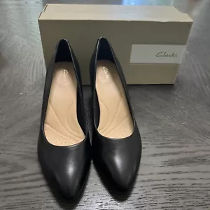 Clarks Artisan Womens Calla Rose Black Leather 2 Inch Heels Size 6.5 M Very Good - Picture 1 of 16