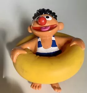 Figur Ernie im Schwimmreifen Badewanne Spielzeug Sammler - Bild 1 von 5