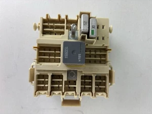 2005 Chevrolet Silverado Fuse Box 15190658 - Picture 1 of 3