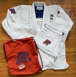 NEW ALBINO & PRETO MEDICOM BEARBRICK KIMONO WHITE GI V3 #86 JIU JITSU BJJ SZ A2 - Picture 1 of 7