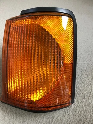 Land Rover Discovery 2 Driver Side Turn Light Housing 99-02 - Image 1 of 4