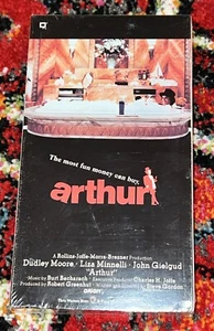 Arthur (1981) VHS Factory Sealed Warner HomeVideo Dudley Moore Liza Minnelli - Imagen 1 de 3