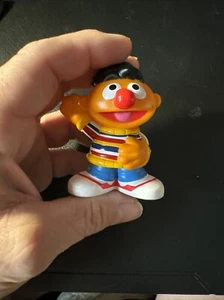 Hasbro Sesame Street Workshop Ernie Toy Action Figure Cake Topper Plastic 2018 L - Picture 1 of 6