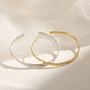 feiner, minimalistischer Wellen Armreif - Verstellbare Armspange in Silber- und - Picture 1 of 9