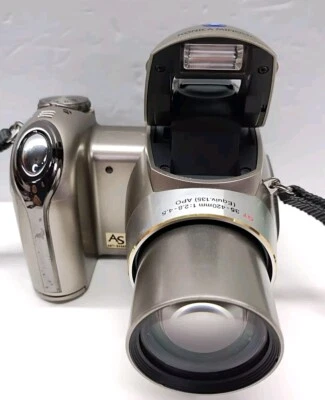 Konica Minolta DiMAGE Z6 6.0MP Digital Camera - Silver - Image 1 of 4