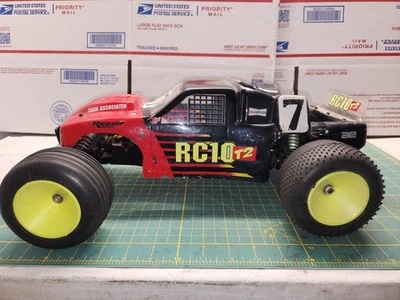 VINTAGE TEAM ASSOCIATED RC10T2 STADIUM TRUCK 2WD TEAM TRUCK - Image 1 of 4