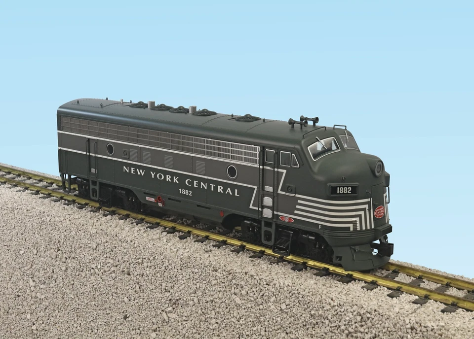 USA Trains G Scale R22386 NEW YORK CENTRAL F7 A UNIT LS 2 TONE GRAY - Image 1 of 1