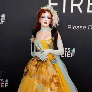 2025 GRAMMY AWARDS RED CARPET FASHION PHOTOS - 4x6 Glossy Printed Photo - Picture 1 of 1