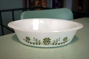 Glasbake Oval Milk Glass Green Daisy Flower 1 Qt Baking Dish Casserole J235 - Picture 1 of 3