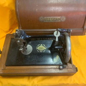 Antike Nähmaschine ALLES BLEI Handkurbel mit Holzkoffer Trödel - Bild 1 von 4