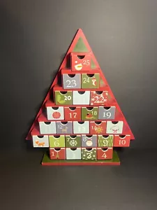 Adventskalender 2014 Target rot Holz Weihnachtsbaum mit 25 Mini Geschenk Schubladen - Bild 1 von 9
