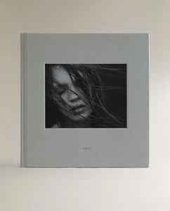 Kate by Kate Moss, Mario Sorrenti 2024 - Bild 1 von 5