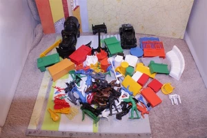 MARX UNTOUCHABLES PLAYSET IN WHITE PLASTIC CARRIER CASE USED (READ) - Picture 1 of 4