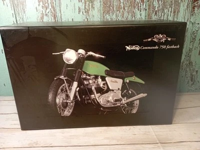 Minichamps Norton Commando 750 Fastback 1968 Green &Silver, 1/12 Scale - Image 1 of 4
