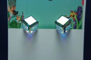 Sterling Ohrstecker mit seitlich besetzten quadratischen Swarovski Kristallen - Bild 1 von 3