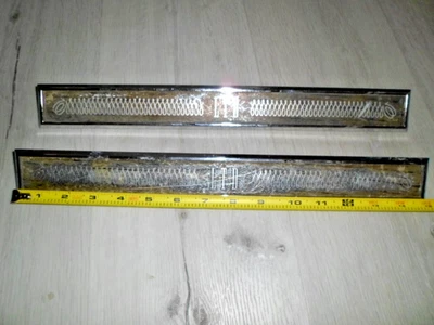 1965 Ford Galaxie 500 LTD - Rear Interior Door LTD Panel Trim Chrome Emblem Pair Foto 1 de 4