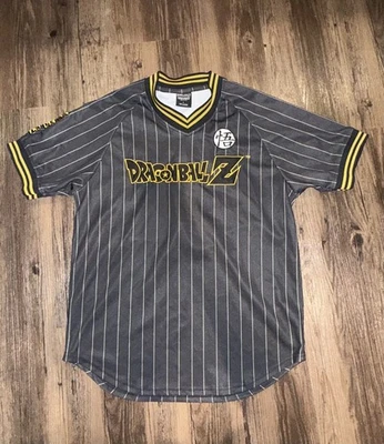 Dragon Ball Z Goku Jersey Box Lunch Camicia Ricamata Nera e Oro Taglia L - Immagine 1 di 4