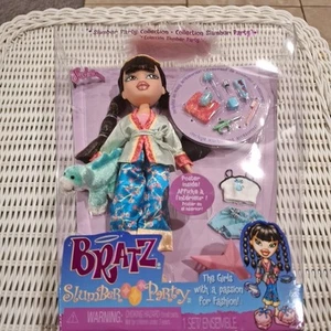 Poupée de mode Slumber Party Jade avec 2 ensembles de pyjamas, peluches et accessoires - Photo 1/3