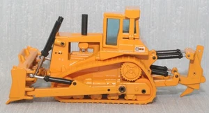 JOAL 220 1:70 SCALE CATERPILLAR D10 DOZER CHAIN TRACTOR BOXED - Picture 1 of 13