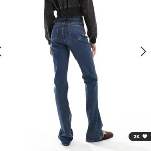 NUEVO SIN ETIQUETAS - ASOS DESIGN Vaqueros acampanados altos en azul oscuro tintado - Talla 30/36L - Imagen 1 de 5
