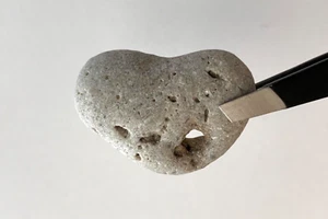 Natural Beach Holey Rock ❤️Love Charm Hag Fairy Adder Stone Heart Shaped Luck US - Imagen 1 de 14