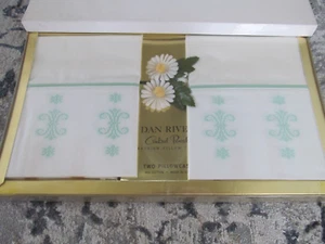 VTG Dan River USA Pillow Case Box Set Embroidered Mint Green Combed Percale - Imagen 1 de 5