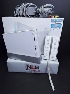 Consola Nintendo Wii RVL-001 blanca NO FUNCIONA con cables, soporte y controladores - Imagen 1 de 12