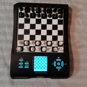 Schach-Computer Millennium Chess, Europe Chess Champion, 8 in 1  - Bild 1 von 5