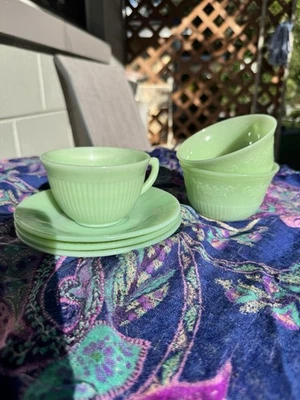 Fire King 2 xícaras Alice e 1 xícara Jane Ray e 3 pires Jane Ray! - Imagem 1 de 4