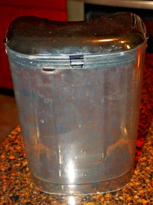 Depósito de agua extraíble Black & Decker CM4100-02 con tapa y marcas de nivel Foto 1 de 4