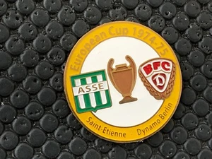 PINS BADGE FOOTBALL SOCCER ASSE SAINT ETIENNE VS DYNAMO BERLIN 1974 / 1975 - Picture 1 of 1