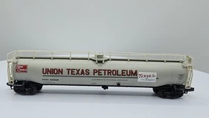 *READ Atlas N Scale 33,000 Gallon Tank Car Union Texas Petroleum ACSX 933015 - Picture 1 of 14