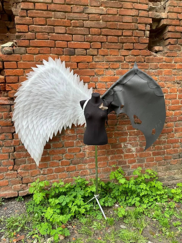 Fantasia de Halloween asas de anjo preto e branco diabo Lúcifer Luzefer feita à mão - Imagem 1 de 4