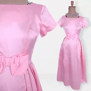 Barbie Pink Maxi Dress Ladies S Satin Pleated Skirt Bow Prom Evening 60s Vintage - Foto 1 di 21