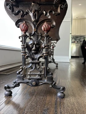 Banco curvo vintage estilo victoriano de hierro forjado y nogal 17”H x 42”W X 13”D Foto 1 de 4