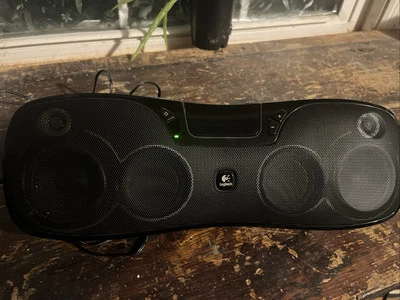 Logitech S715i Portátil 30 Pines Recargable Altavoz Base Cargador iPod/iPhone Foto 1 de 4