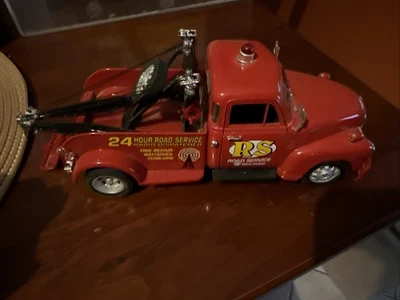 1953 Chevrolet 3100 Tow Truck Manufactured by Welly 1/24 - Image 1 of 4