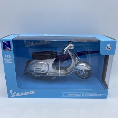 Vespa 125 ET3 Primavera 1/12 Scale Silver Diecast Scooter Model NewRay - Image 1 of 4