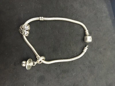Bracciale Pandora® Con 2 Charms - Immagine 1 di 4