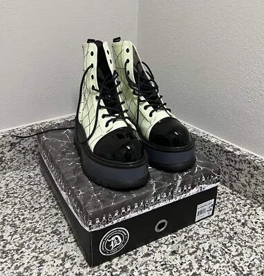 Demonia Slacker 88 Glow In The Dark 踝靴 2 英寸厚底女式 8 码 — 第 1/4 张图片