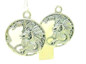 Nuevos pendientes colgantes de gota en tono plateado gárgola/dragón con luna de 2" de largo - Imagen 1 de 2