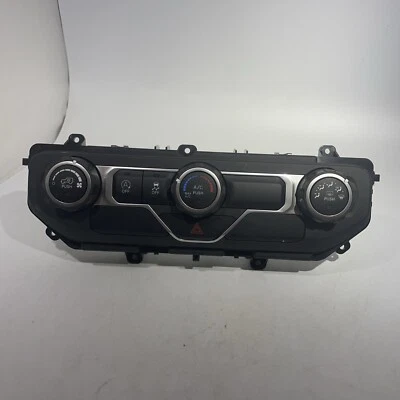 Pila central Jeep Wrangler P7BU62DX9AA para controles Jeep Wrangler 2018-2020 Foto 1 de 4