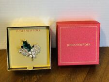 JONES NEW YORK GOLD TONE - FAUX PEARL CLEAR CRYSTAL HOLLY BERRY BROACH !