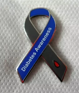 ***NEU*** Diabetes Awareness grau & blaues Band Emaille Abzeichen / Brosche. Charity. - Bild 1 von 1