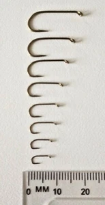 Mustad Signature R50NP-BR Standard Dry Fly Hooks in sizes #10 - #20 - Picture 1 of 7