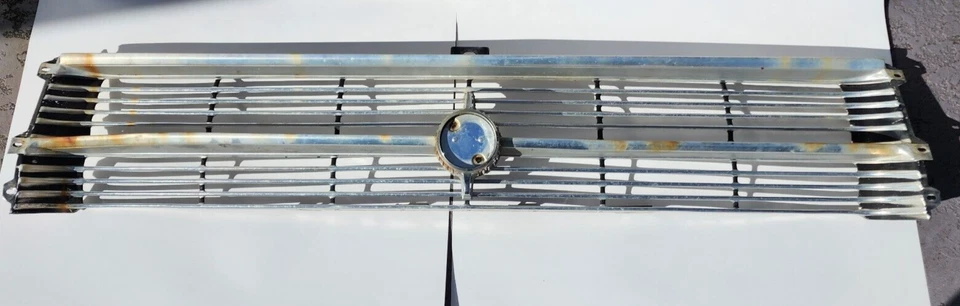 Ford Fairlane Ranchero 1966 montaje de parrilla Foto 1 de 4