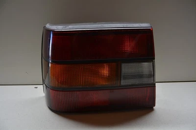 Luz trasera izquierda lado conductor Chevrolet Gro Spectrum 1985-1986 OEM, 166-58105 Foto 1 de 4