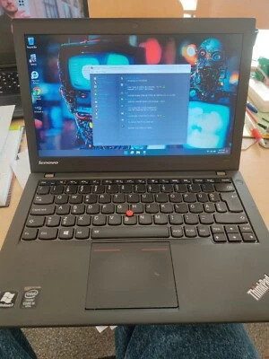Ноутбук Lenovo Thinkpad X240 — твердотельный накопитель 120 ГБ, RAM 8 ГБ, Win 11 Pro - Изображение 1 из 4